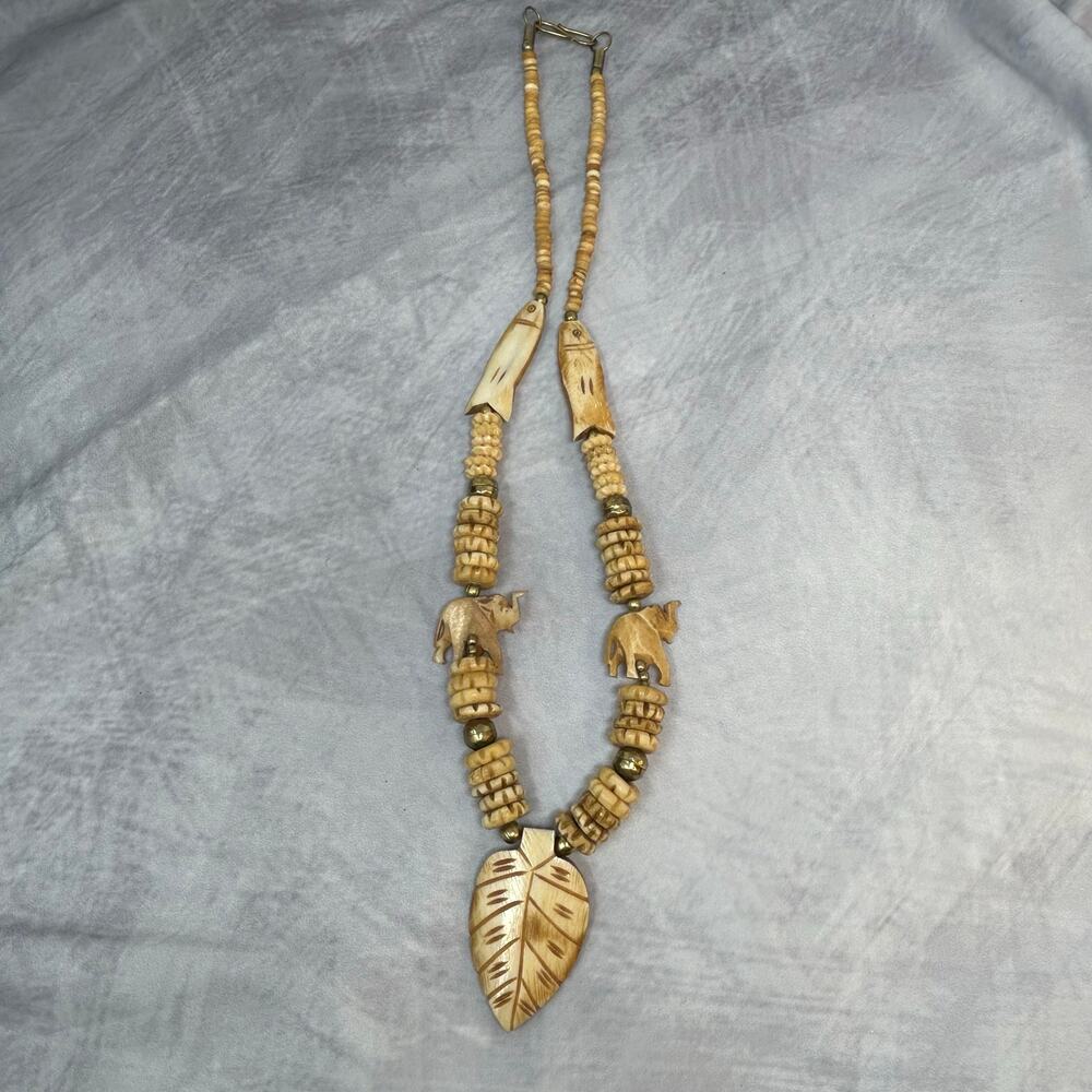 Vintage Necklace Jewelry Carved African Theme Elephant Fish Leaf Pendant 14" - Picture 4 of 6